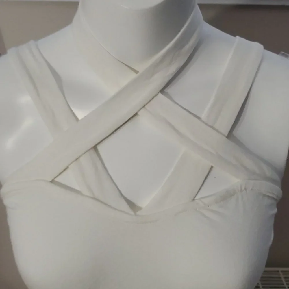 Super Soft criss cross ring neck sleeveless crop top- Small - Picture 3 of 7